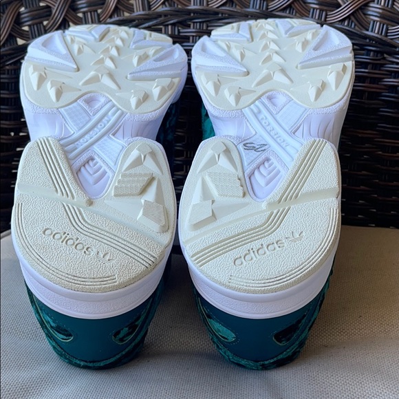 Adidas Emerald Green Velvet Sneakers 10.5 - Picture 9 of 16